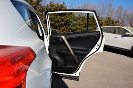 2015款丰田RAV4