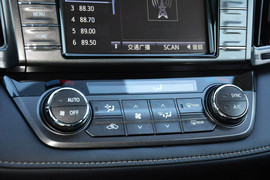 2015款丰田RAV4