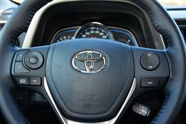 2015款丰田RAV4