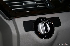 奔驰E200