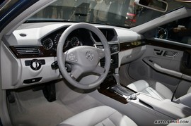 奔驰E200