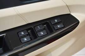 2015款长安逸动1.6L手动尊贵型