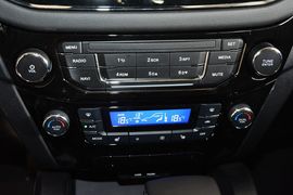 2015款吉利GX7运动版2.0L自动尊贵型