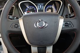 2015款吉利GX7运动版2.0L自动尊贵型