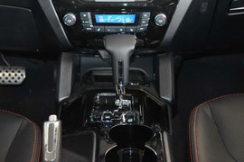 2015款吉利GX7运动版2.0L自动尊贵型
