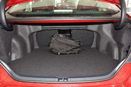 2015款丰田凯美瑞2.0S凌动版到店实拍