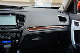 2015款吉利GX7运动版2.0L自动尊贵型
