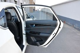 2015款长安逸动电动车尊贵型