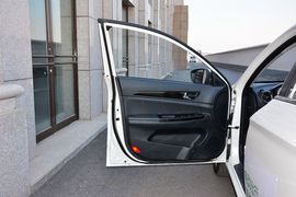 2015款长安逸动电动车尊贵型