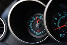 2015款长安逸动电动车尊贵型