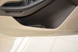 2012款福特福克斯三厢1.6L手动舒适型