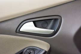 2012款福特福克斯三厢1.6L手动舒适型
