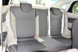 2012款福特福克斯三厢1.6L手动舒适型
