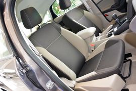 2012款福特福克斯三厢1.6L手动舒适型