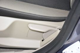2012款福特福克斯三厢1.6L手动舒适型