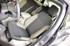 2012款福特福克斯三厢1.6L手动舒适型