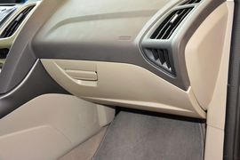 2012款福特福克斯三厢1.6L手动舒适型