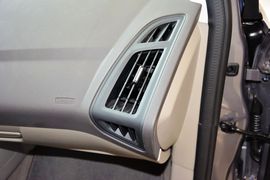 2012款福特福克斯三厢1.6L手动舒适型