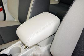 2012款福特福克斯三厢1.6L手动舒适型