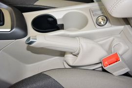 2012款福特福克斯三厢1.6L手动舒适型