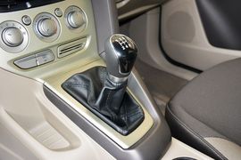 2012款福特福克斯三厢1.6L手动舒适型