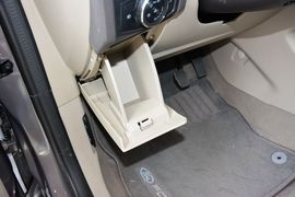 2012款福特福克斯三厢1.6L手动舒适型