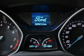 2012款福特福克斯三厢1.6L手动舒适型