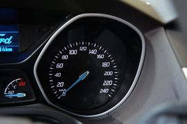 2012款福特福克斯三厢1.6L手动舒适型