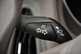 2012款福特福克斯三厢1.6L手动舒适型