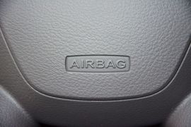 2012款福特福克斯三厢1.6L手动舒适型