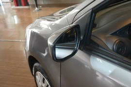 2013款日产骊威1.6XE