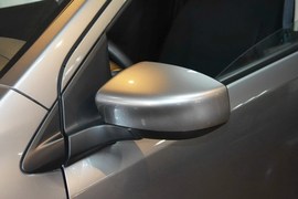 2013款日产骊威1.6XE