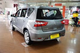 2013款日产骊威1.6XE