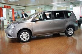 2013款日产骊威1.6XE
