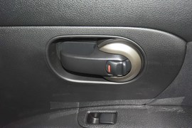 2013款日产骊威1.6XE