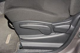 2013款日产骊威1.6XE