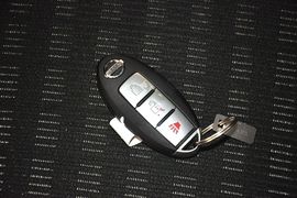2013款日产骊威1.6XE