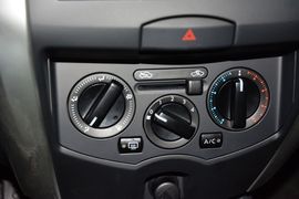 2013款日产骊威1.6XE
