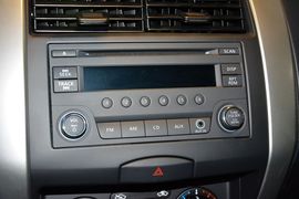2013款日产骊威1.6XE