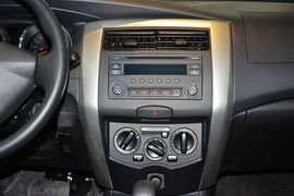 2013款日产骊威1.6XE