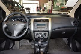 2013款日产骊威1.6XE