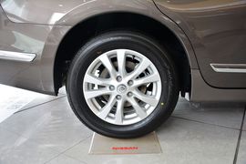 2013款日产天籁2.0XL舒适版