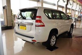 2015款一汽丰田普拉多2.7L自动标准版