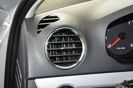 2015款大众捷达1.6L自动舒适型