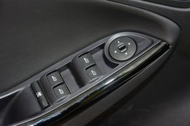2012款福特福克斯三厢1.6L自动风尚型
