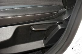 2012款福特福克斯三厢1.6L自动风尚型