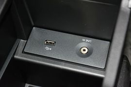 2012款福特福克斯三厢1.6L自动风尚型