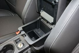 2012款福特福克斯三厢1.6L自动风尚型