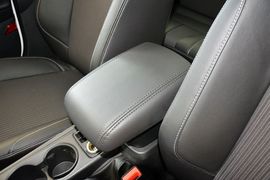 2012款福特福克斯三厢1.6L自动风尚型