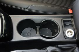 2012款福特福克斯三厢1.6L自动风尚型